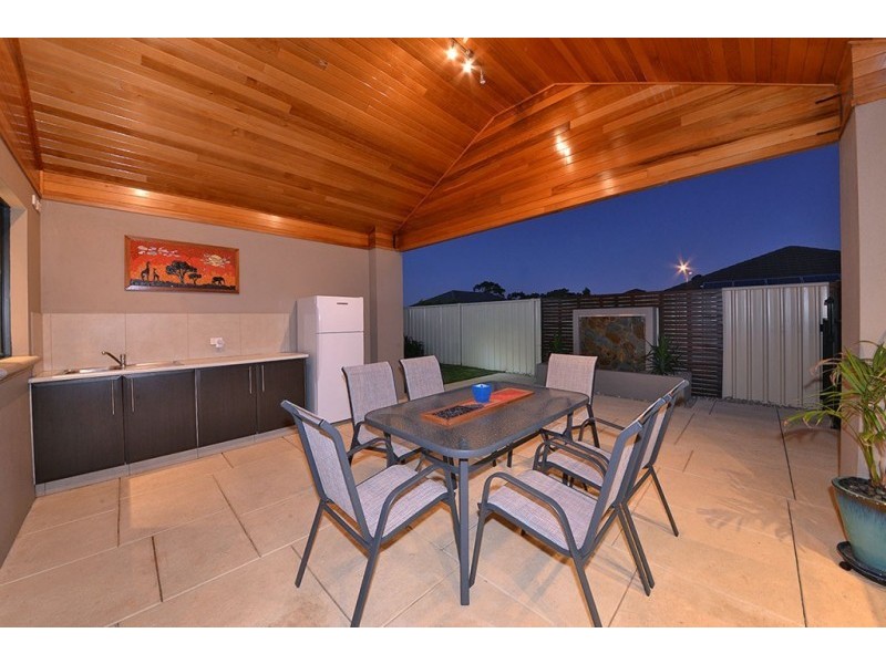 52 Crosthwait Circle, Tapping WA 6065