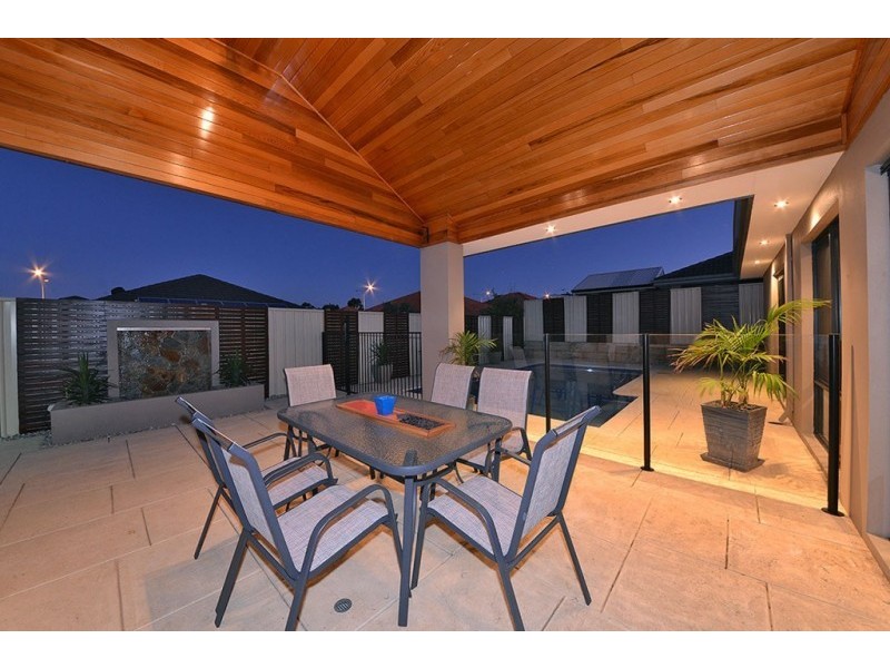 52 Crosthwait Circle, Tapping WA 6065