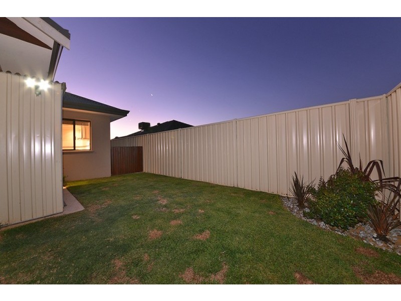 52 Crosthwait Circle, Tapping WA 6065