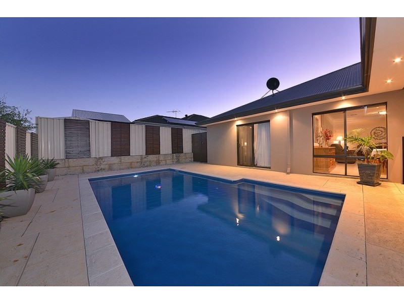 52 Crosthwait Circle, Tapping WA 6065