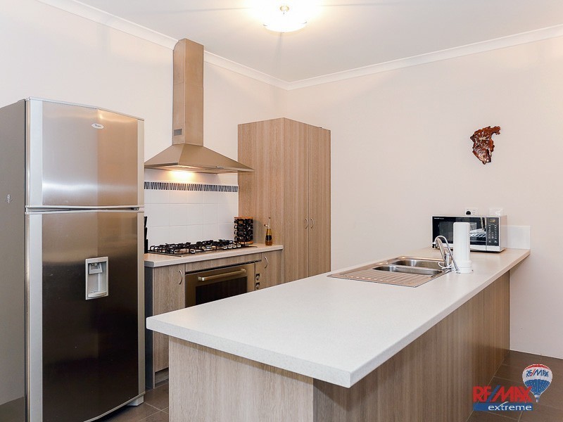 30 Sawtooth Bend, Banksia Grove WA 6031