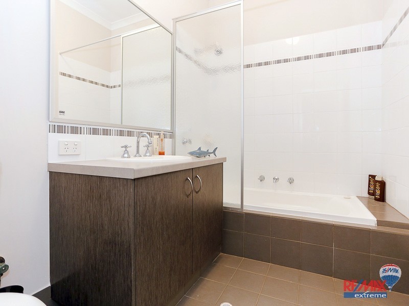 30 Sawtooth Bend, Banksia Grove WA 6031