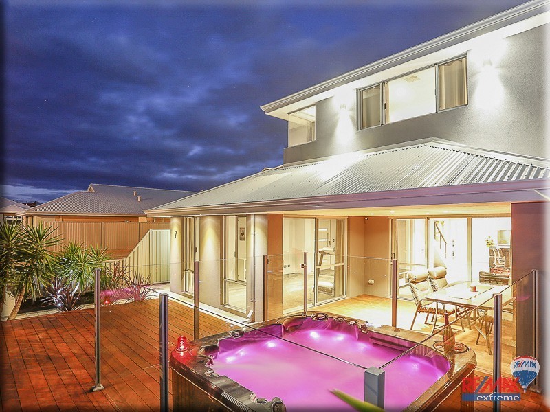 7 Comito Bend, Alkimos WA 6038