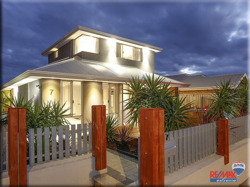 7 Comito Bend, Alkimos WA 6038