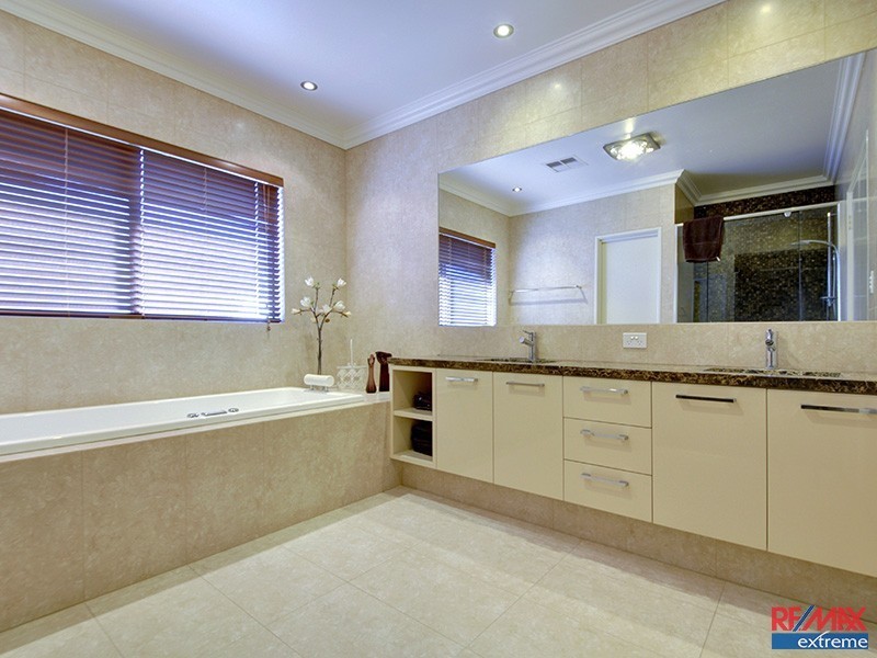 12 Balikpapan Avenue, Dianella WA 6059