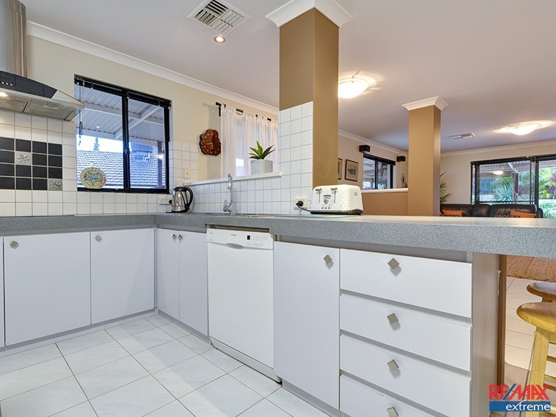 39 Meadowbrook Promenade, Currambine WA 6028