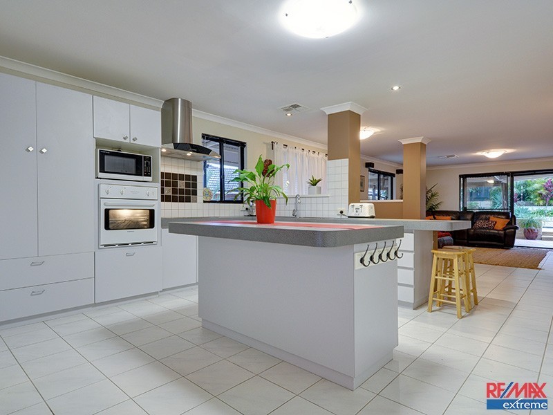 39 Meadowbrook Promenade, Currambine WA 6028