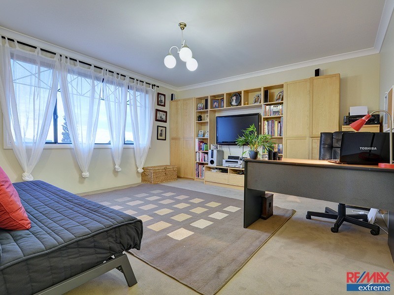 39 Meadowbrook Promenade, Currambine WA 6028