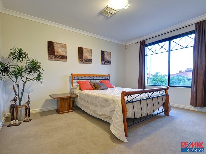39 Meadowbrook Promenade, Currambine WA 6028