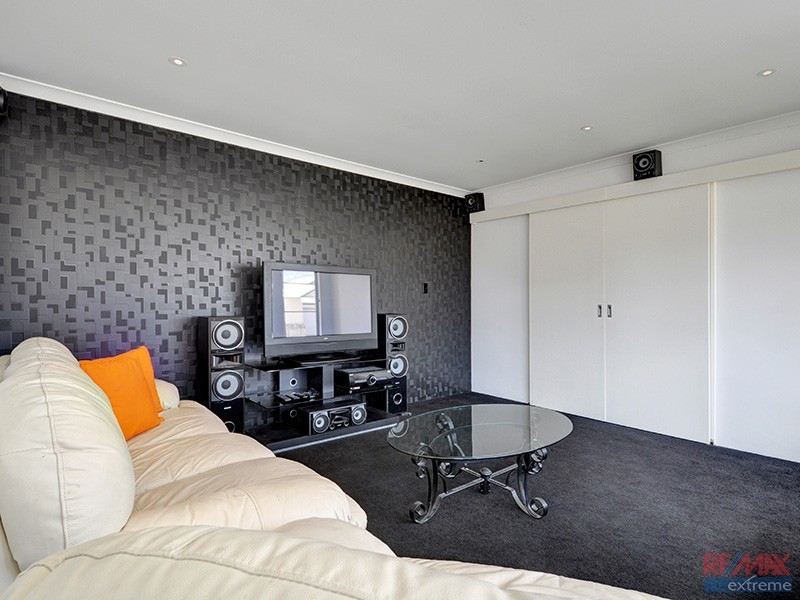 28 Overdene Pass, Banksia Grove WA 6031