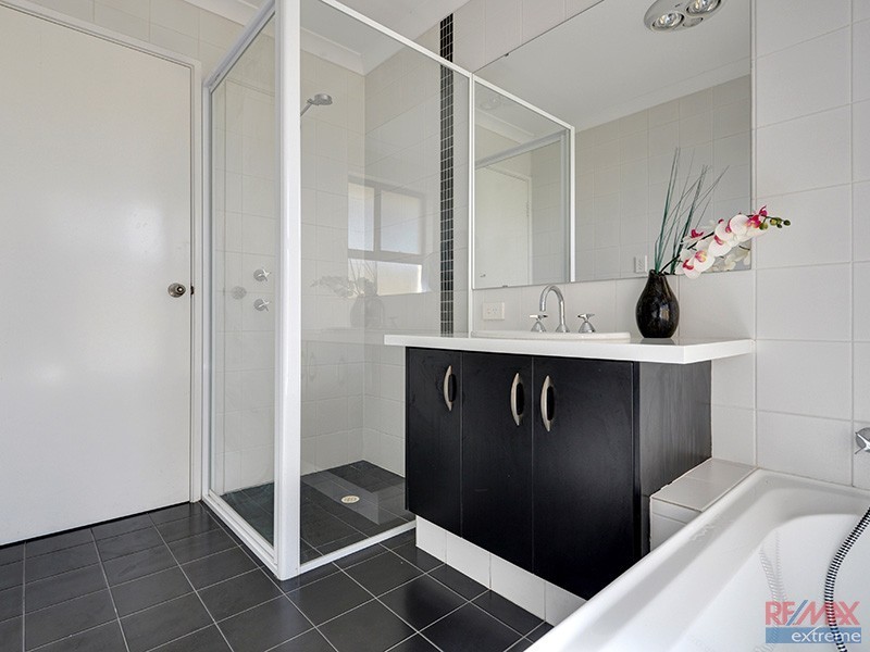 28 Overdene Pass, Banksia Grove WA 6031