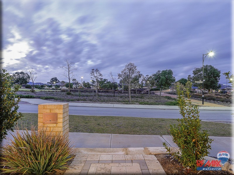 39 Helmsdale Loop, Butler WA 6036