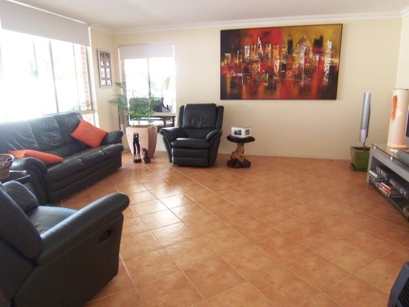 8 Silverton Avenue, Butler WA 6036