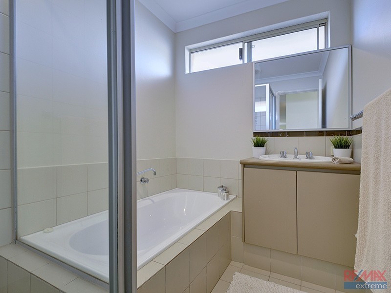 79 Shiraz Boulevard, Pearsall WA 6065