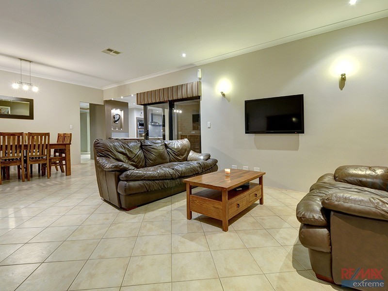 17 Seabird Bend, Jindalee WA 6036