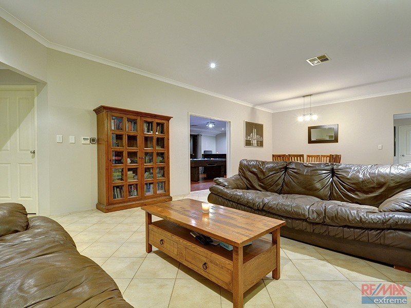 17 Seabird Bend, Jindalee WA 6036
