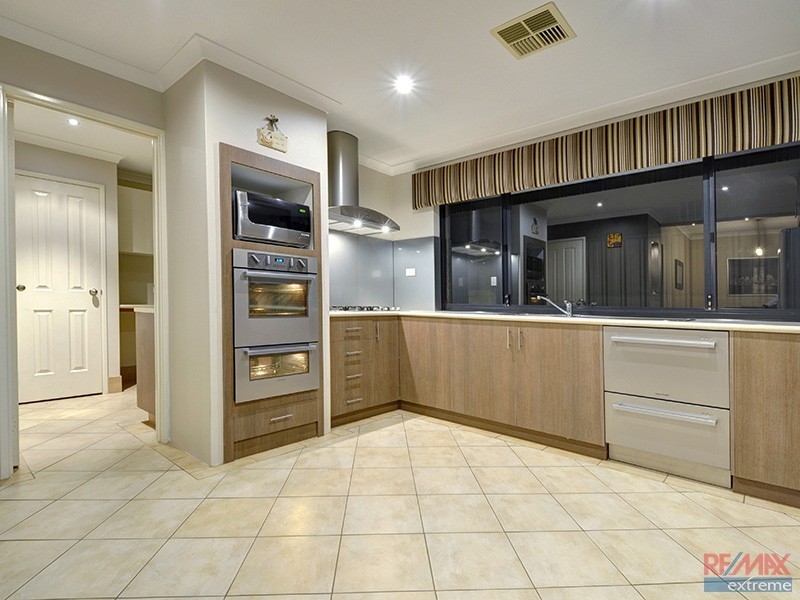 17 Seabird Bend, Jindalee WA 6036