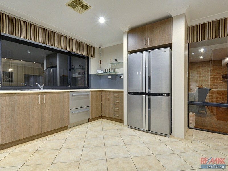 17 Seabird Bend, Jindalee WA 6036