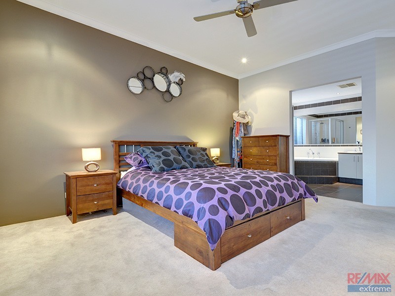 17 Seabird Bend, Jindalee WA 6036