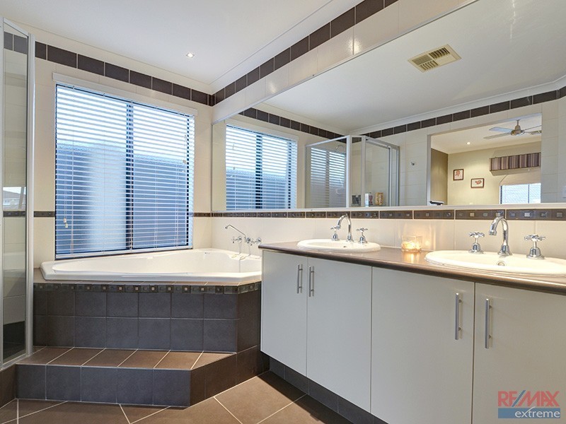 17 Seabird Bend, Jindalee WA 6036