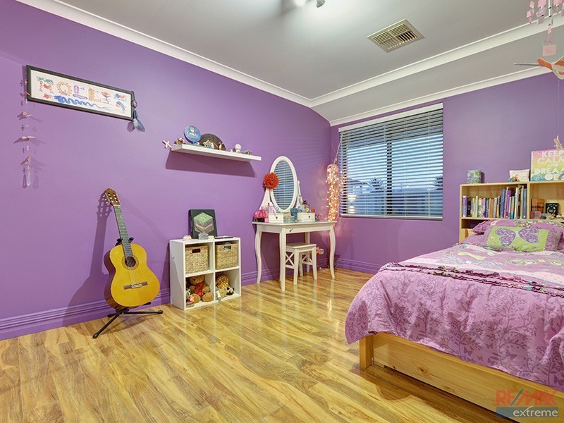 17 Seabird Bend, Jindalee WA 6036