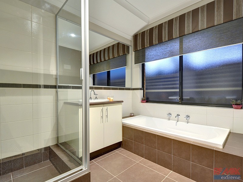 17 Seabird Bend, Jindalee WA 6036