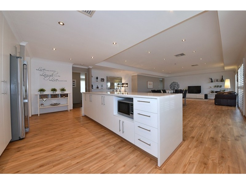 122 Ashley Road, Tapping WA 6065