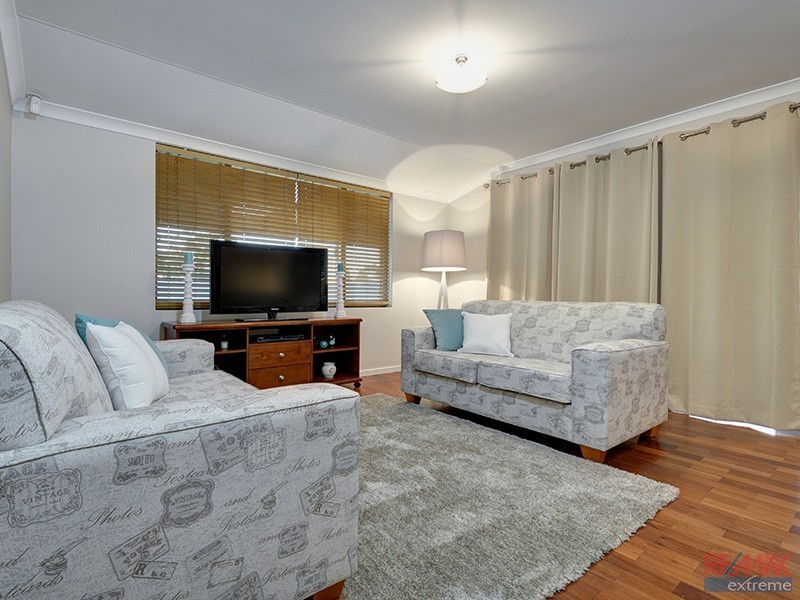6 Beefwood Street, Banksia Grove WA 6031