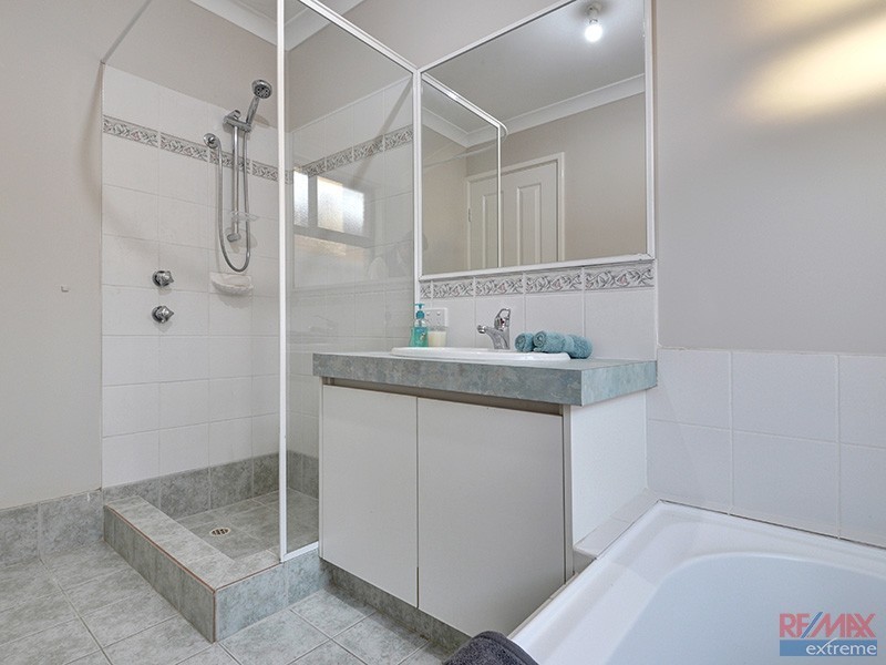 6 Beefwood Street, Banksia Grove WA 6031