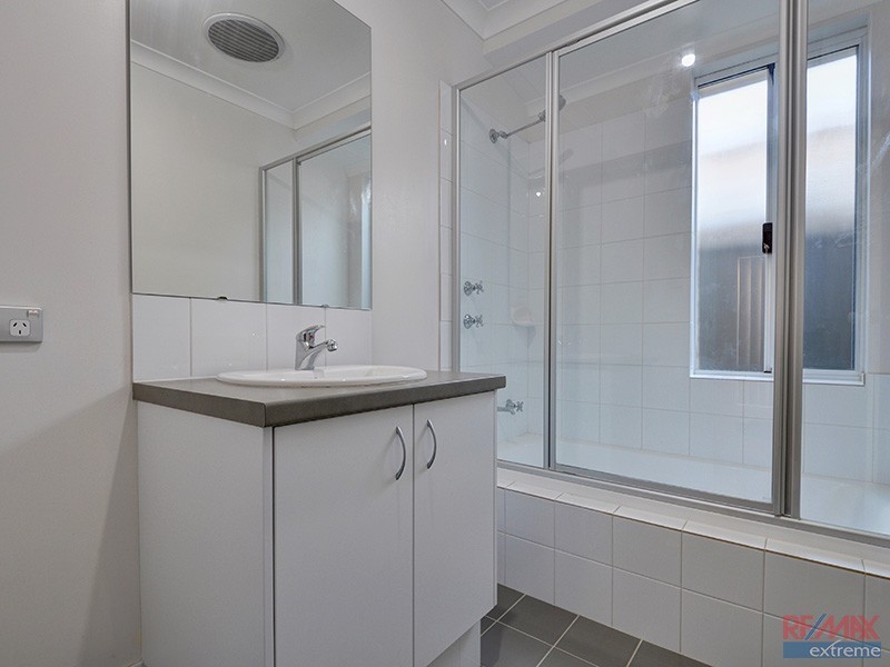 17 Grandis Boulevard, Banksia Grove WA 6031