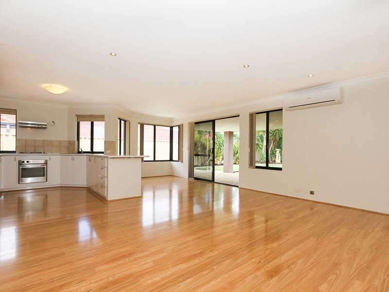 32 Shropshire Crescent, Butler WA 6036