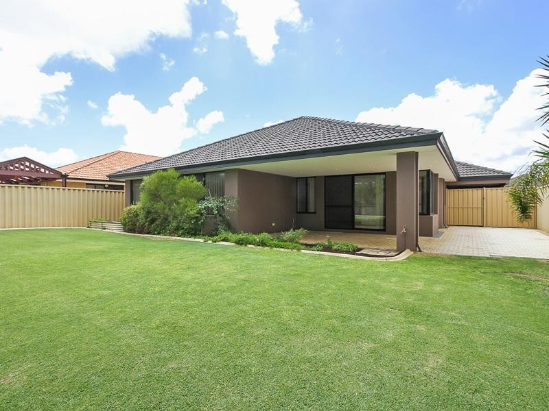 32 Shropshire Crescent, Butler WA 6036
