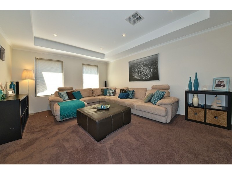 9 Zeppelin Way, Tapping WA 6065