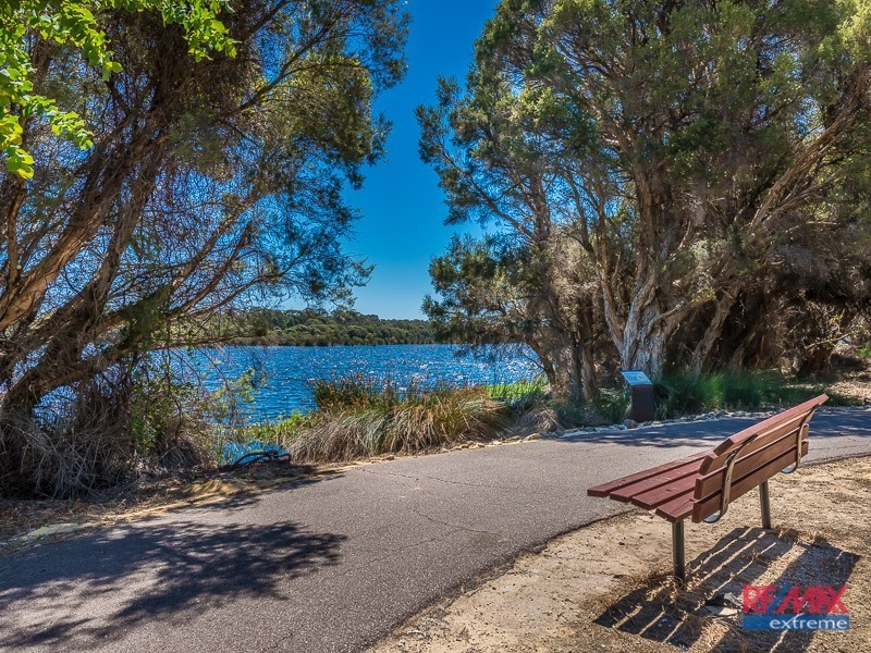 3/3 Grasslands Loop, Kingsley WA 6026