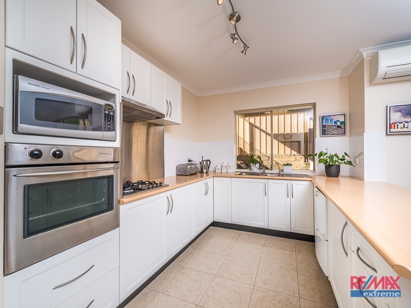3/3 Grasslands Loop, Kingsley WA 6026