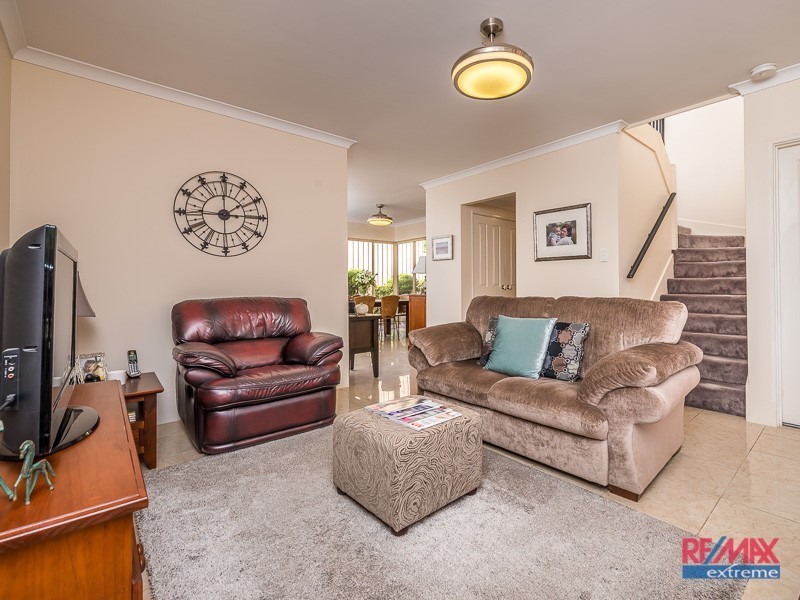 3/3 Grasslands Loop, Kingsley WA 6026