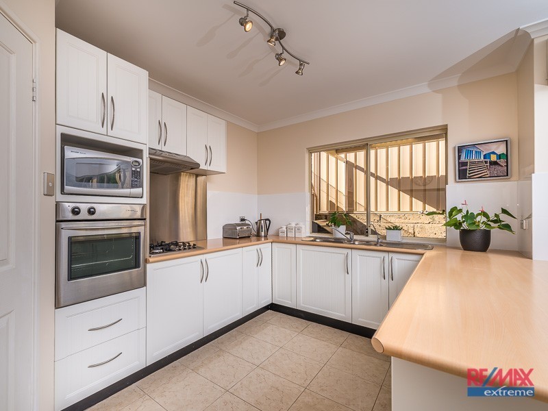 3/3 Grasslands Loop, Kingsley WA 6026