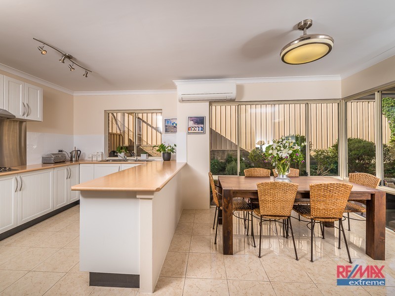 3/3 Grasslands Loop, Kingsley WA 6026