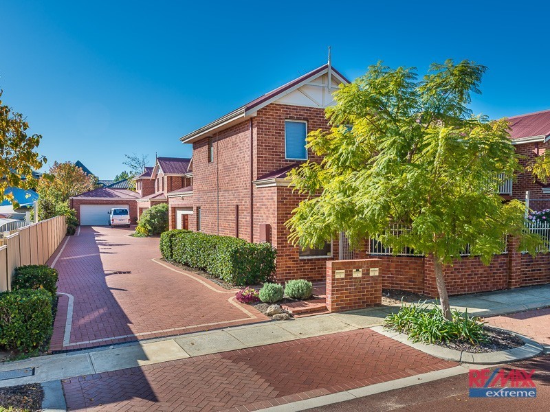 3/3 Grasslands Loop, Kingsley WA 6026