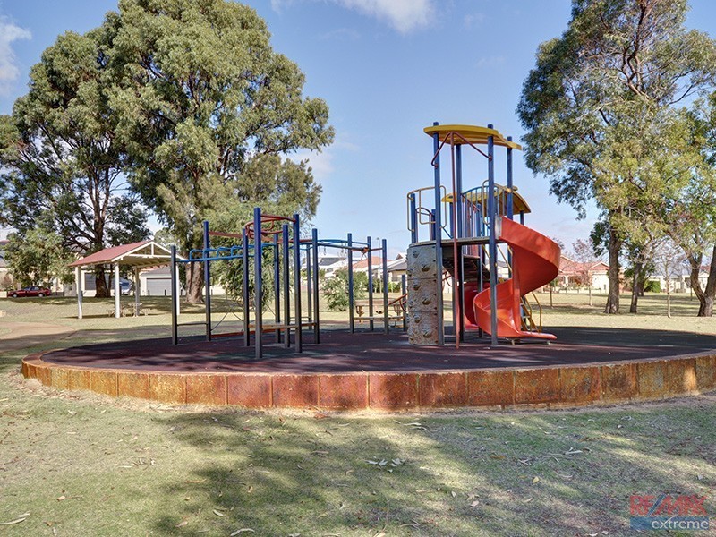 25 Verona Street, Hocking WA 6065