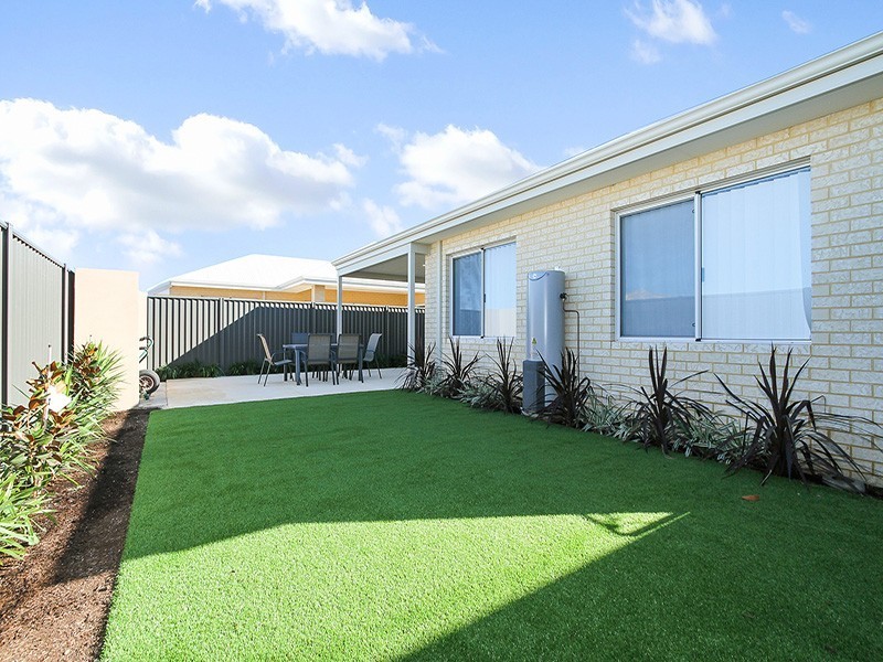 12 Cosmia Grove, Jindalee WA 6036