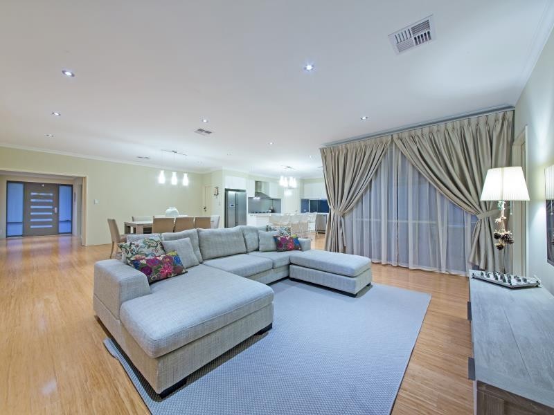 38 Mattingleys Approach, Burns Beach WA 6028