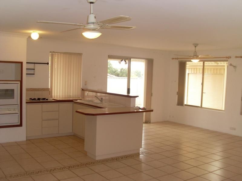 10 Whitsunday Ave, Ridgewood WA 6030