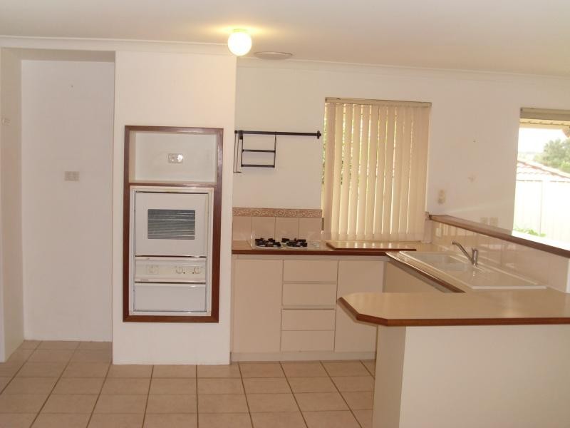 10 Whitsunday Ave, Ridgewood WA 6030