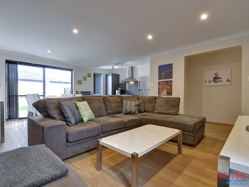 8b Bauer Circle, Banksia Grove WA 6031