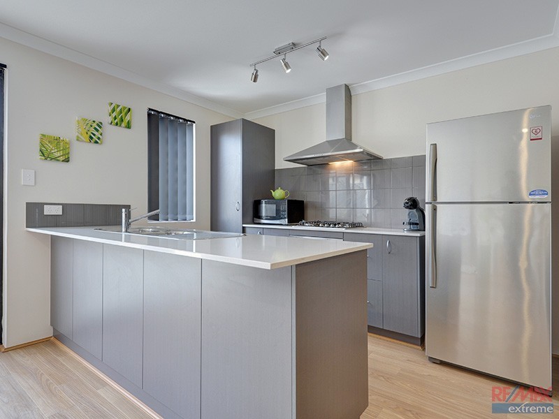 8b Bauer Circle, Banksia Grove WA 6031