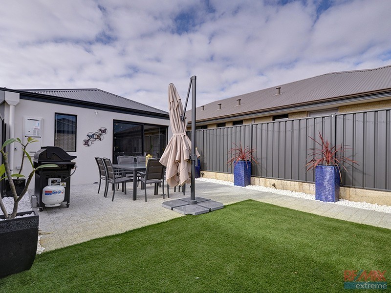 8b Bauer Circle, Banksia Grove WA 6031