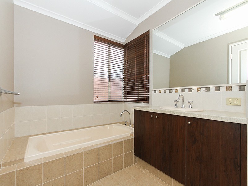 3 Seabird Bend, Jindalee WA 6036