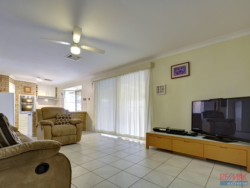 33 Sapling Way, Hocking WA 6065