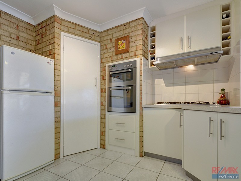 33 Sapling Way, Hocking WA 6065